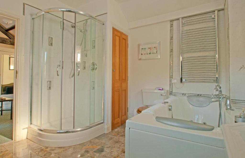 Luxury Suite with Spa Bath